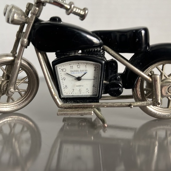 Daniel David Motorcycle Desk Clock - Picture 4 of 9